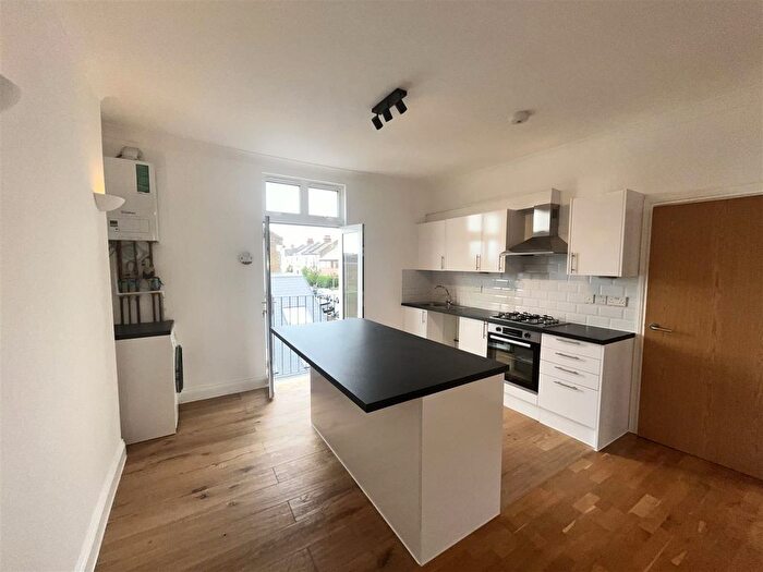 3 Bedroom Flat To Rent In Chamberlayne Road, London, NW10