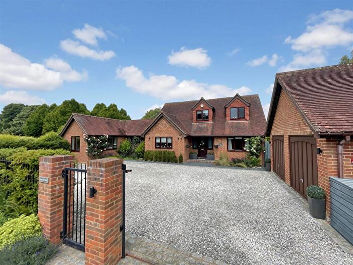 4 Bedroom Detached House For Sale In Coopers Pightle, Kidmore End, RG4