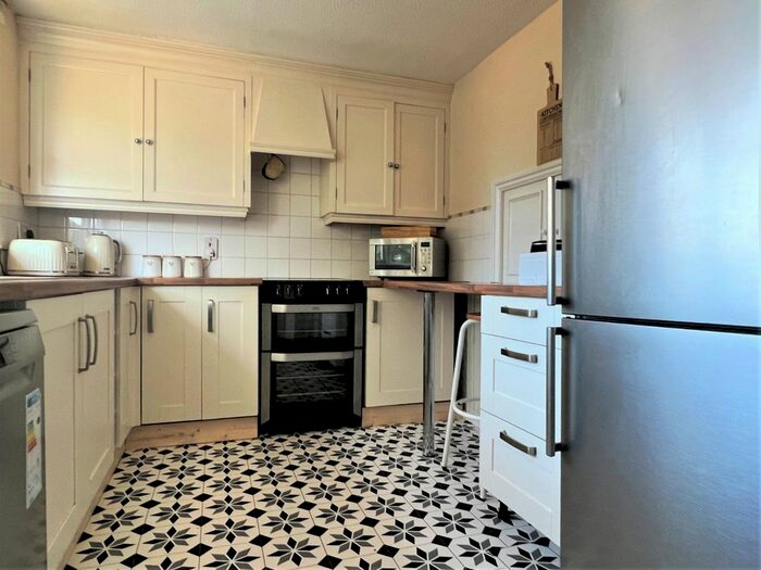 2 Bedroom Flat To Rent In The Classics, Lambourn, Hungerford, Berkshire, RG17