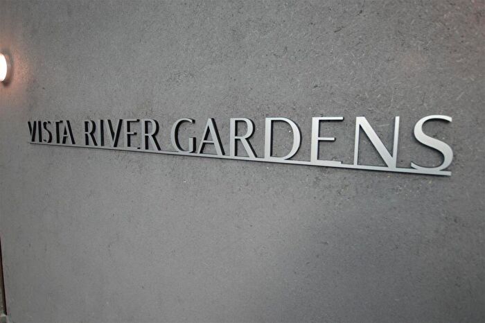 3 Bedroom Flat To Rent In Vista River Gardens Trinity Way, Manchester, M3