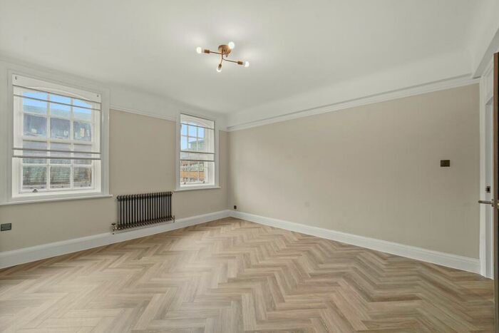 3 Bedroom Flat To Rent In Richmond Hill, Bournemouth, BH2