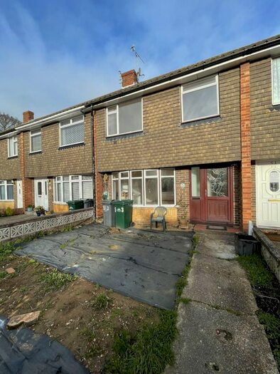 3 Bedroom Terraced House To Rent In Highlands Road, Portslade, Brighton, BN41