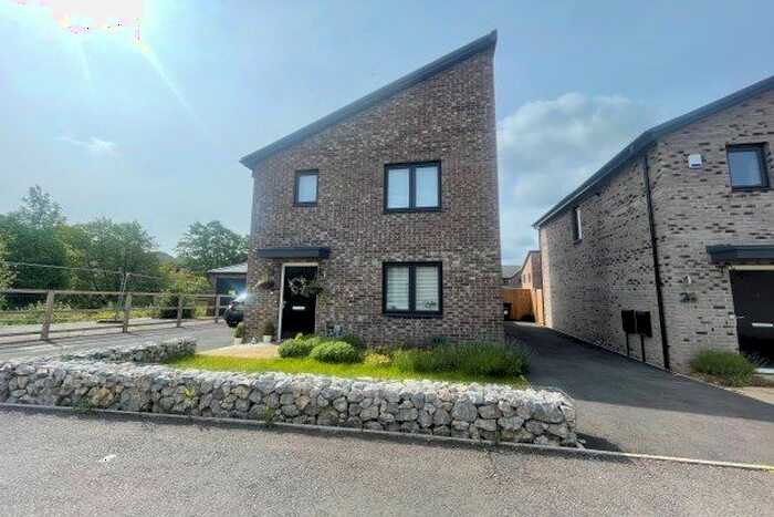 3 Bedroom Detached House To Rent In Laver Drive, Chesterfield, S41