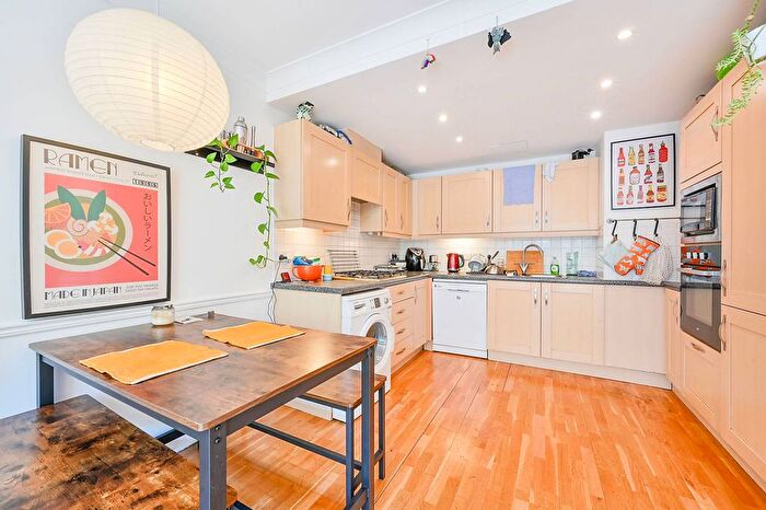 1 Bedroom Flat To Rent In Town Meadow, Brentford, TW8