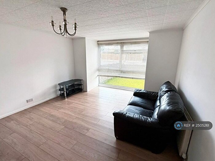 1 Bedroom Flat To Rent In Grove Hill, South Woodford, E18