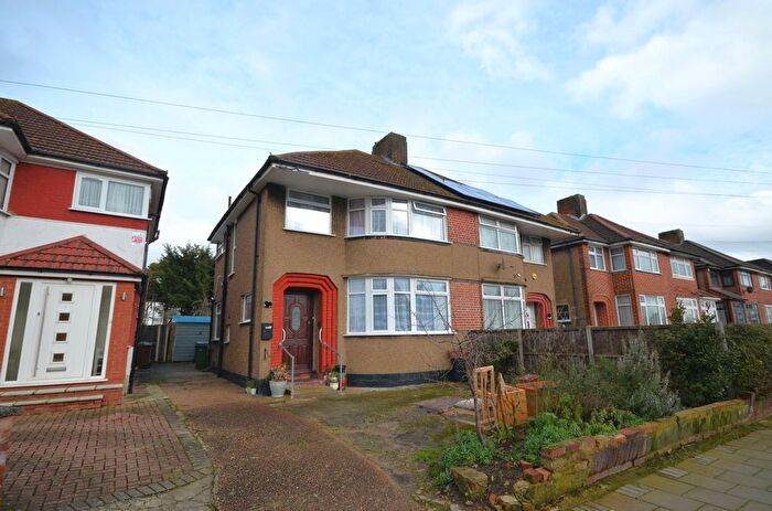 3 Bedroom Semi Detached House For Sale In St. Edmunds Drive, Stanmore, HA7