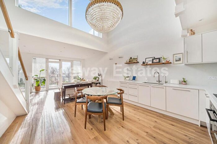 3 Bedroom Penthouse For Sale In Henry Darlot Drive, Mill Hill, NW7