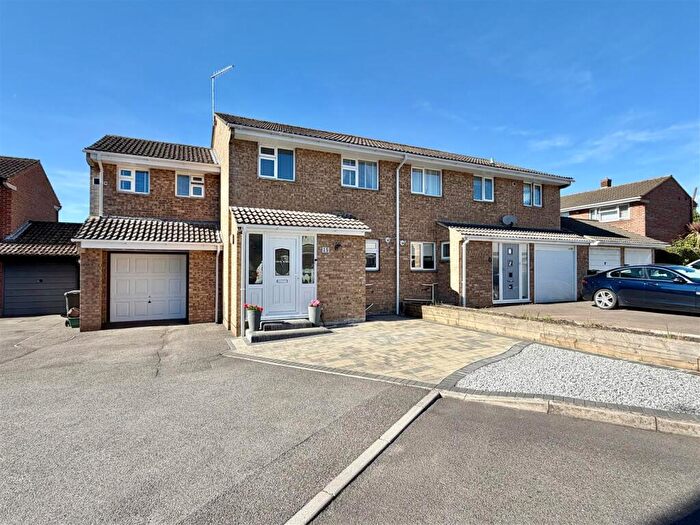 4 Bedroom Semi Detached House For Sale In Hop Close, Upton, BH16