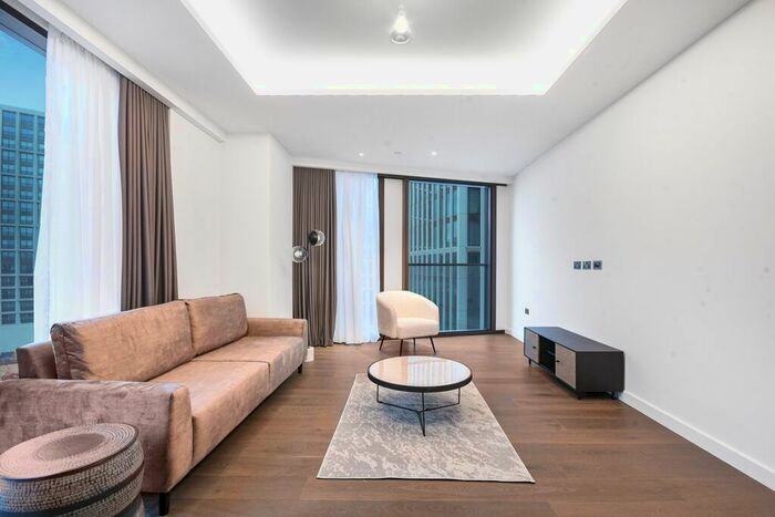 3 Bedroom Flat To Rent In Carnation Way, London, SW8