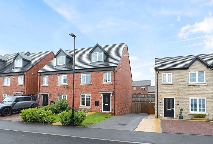 4 Bedroom Semi Detached House For Sale In Trapper Way, Halfway, S20