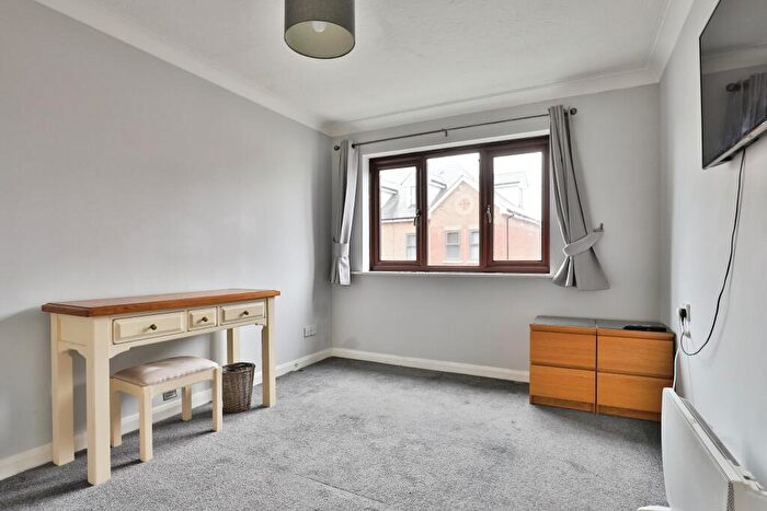 1 Bedroom Flat For Sale In Cleveland Road, Bournemouth, Dorset, BH1