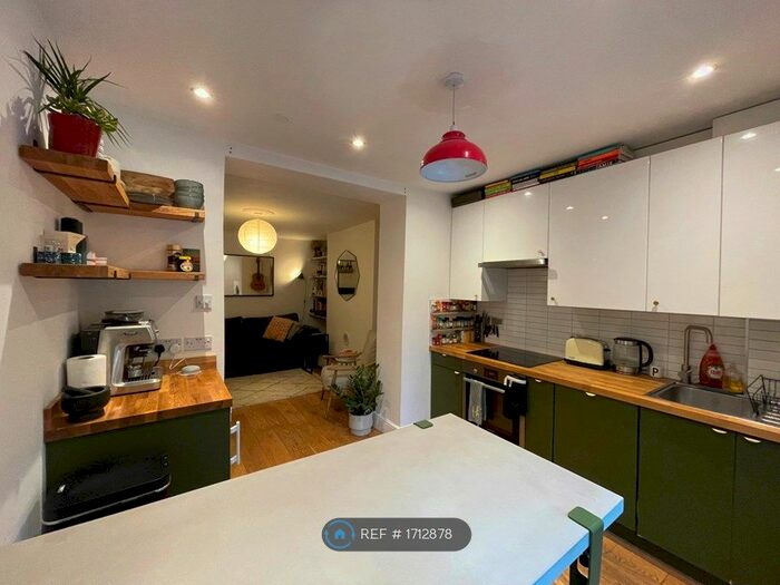 2 Bedroom Flat To Rent In Woodstock Road, London, N4