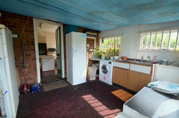 2 Bedroom Detached Bungalow For Sale In Hitchin Lane, Clifton, SG17