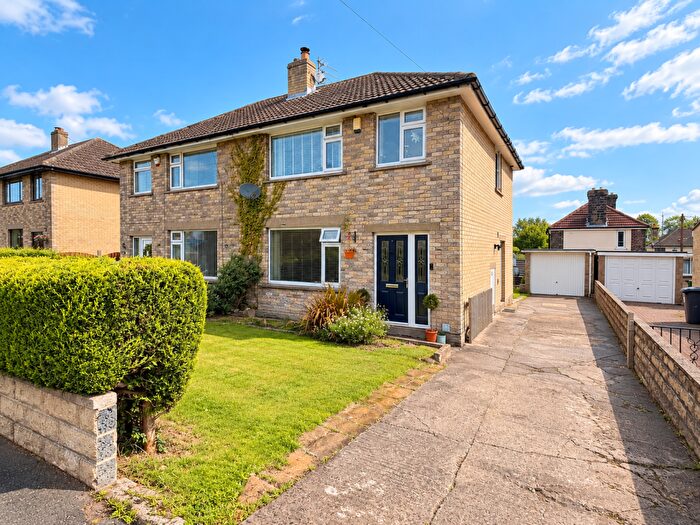 3 Bedroom Semi-Detached House For Sale In Stocks Way, Shepley, Huddersfield, HD8