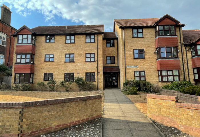 2 Bedroom Flat To Rent In Keepers Court, South Croydon, Surrey, CR2
