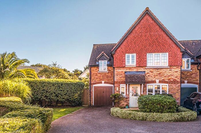 3 Bedroom Semi-Detached House For Sale In The Oaks, Aldwick, PO21