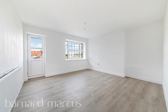 2 Bedroom Flat To Rent In London Road, Mitcham, CR4