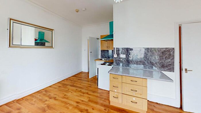 1 Bedroom Flat To Rent In Beulah Hill, London, SE19