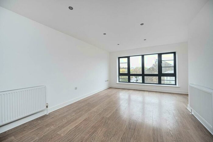 2 Bedroom Flat To Rent In Maud Road, Leyton, London, E10