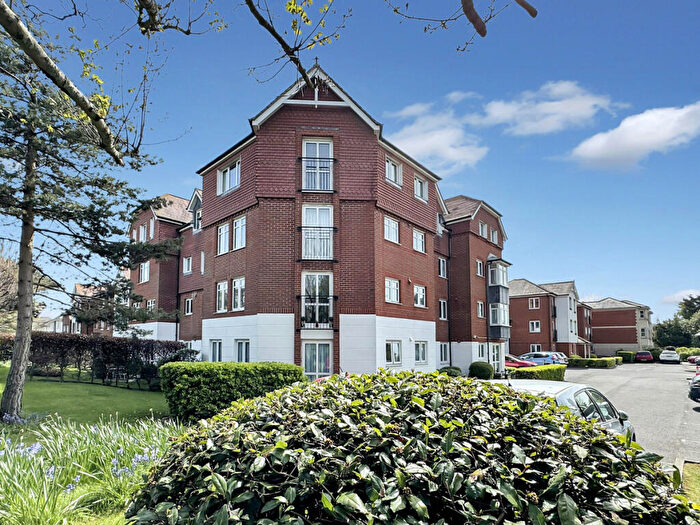 2 Bedroom Apartment For Sale In Mill Road, Worthing, BN11