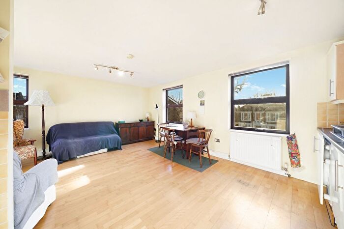 1 Bedroom Flat For Sale In Cavendish Road, Brondesbury, NW6