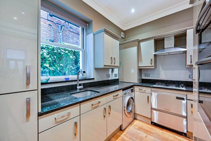 2 Bedroom Flat For Sale In Beaufort Road, Kingston, Kingston Upon Thames, KT1