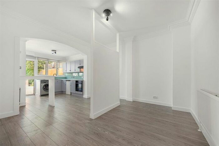 Studio To Rent In Rodenhurst Road, London SW4