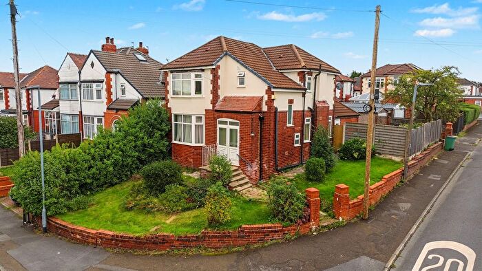 3 Bedroom Detached House For Sale In Windsor Road, Prestwich, M25