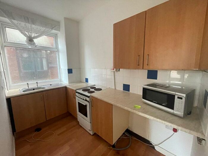 Flat To Rent In Clarendon Road, Manchester, M16