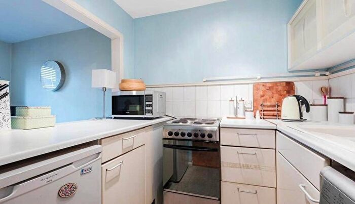 1 Bedroom Flat To Rent In Burnham Close, Bermondsey, London, SE1