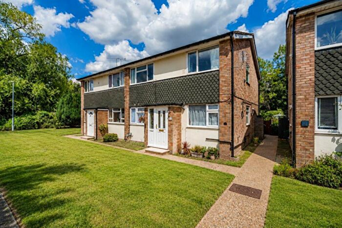 2 Bedroom Maisonette For Sale In The Beeches, Park Street, St. Albans, Hertfordshire, AL2