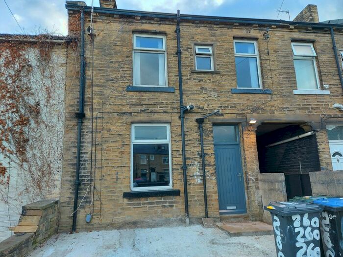2 Bedroom Terraced House To Rent In Washington Street, Bradford, BD8