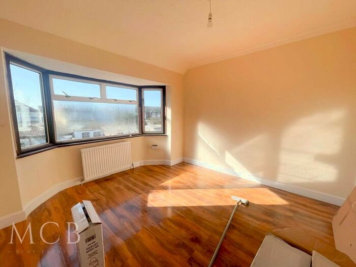 4 Bedroom Semi-Detached House To Rent In Marlow Gardens, Hayes, UB3