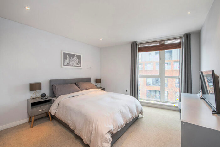 2 Bedroom Flat To Rent In Kingston Upon Thames, Surrey, KT2