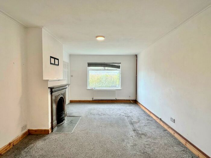 3 Bedroom House To Rent In Staplefield Drive, Brighton, BN2