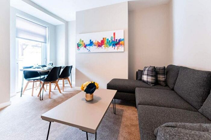 2 Bedroom Flat To Rent In Edge Hill, London, SW19