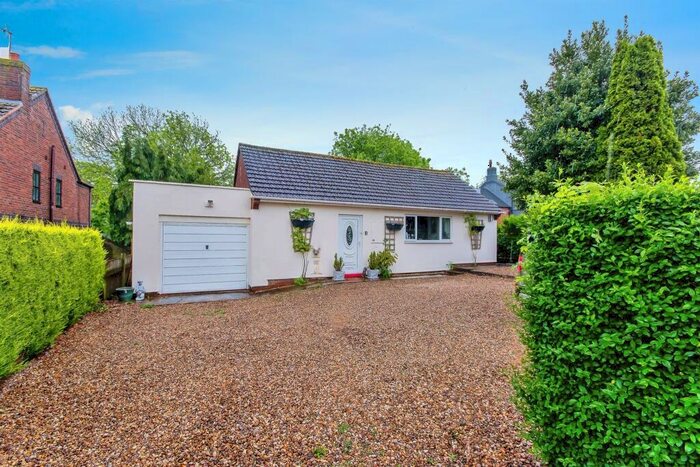 2 Bedroom Detached Bungalow For Sale In Sleaford Road, Cranwell Village, Sleaford, NG34