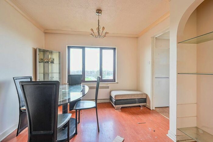 2 Bedroom Flat To Rent In Wicket Road, Perivale, Greenford, UB6