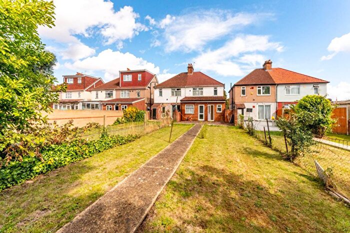 3 Bedroom Semi-detached House For Sale In Barrack Road, Hounslow, TW4