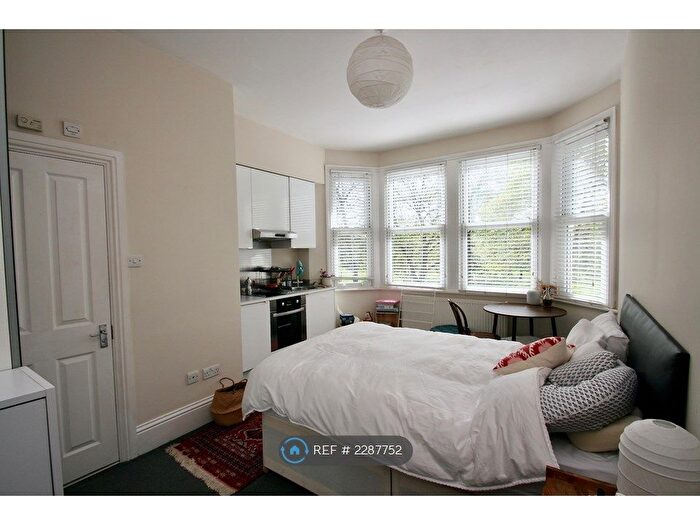 Studio To Rent In Uxbridge Road, London, W5