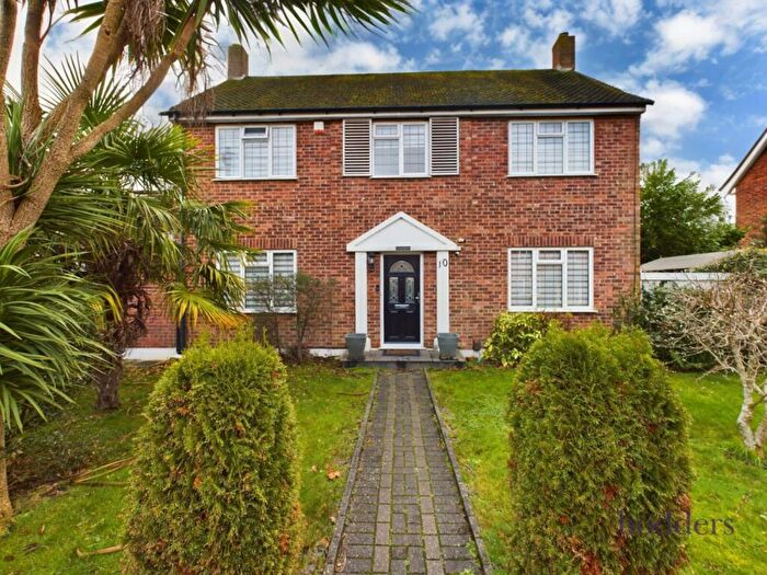 4 Bedroom Detached House To Rent In Chertsey South, Surrey, KT16