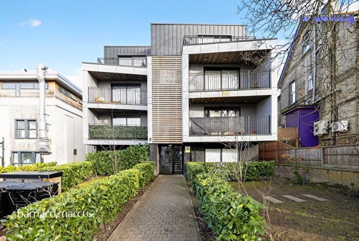 2 Bedroom Flat For Sale In South Park Hill Road, South Croydon, CR2