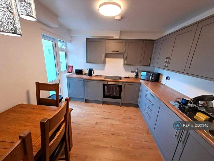 2 Bedroom Flat To Rent In Chase Side, London, N14