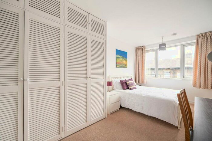 3 Bedroom Flat To Rent In Park Village East, Camden, London, NW1