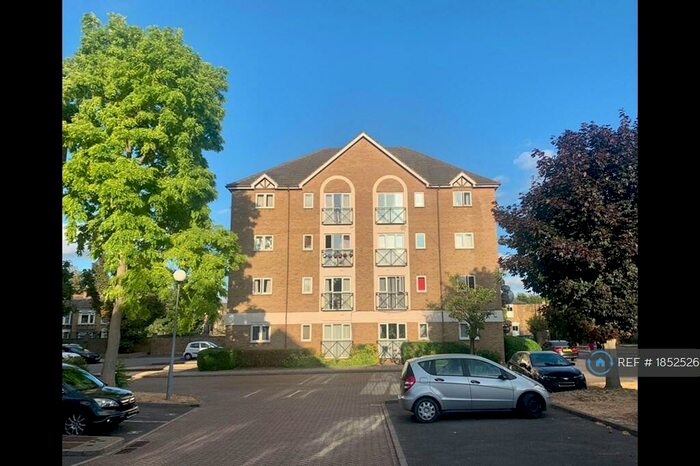 2 Bedroom Flat To Rent In Farrow Lane, London, SE14