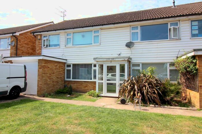 2 Bedroom Maisonette To Rent In St Martins Avenue, Luton, Bedfordshire, LU2