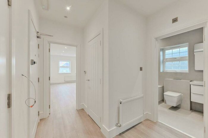 2 Bedroom Flat To Rent In Joel Street, Pinner, HA5