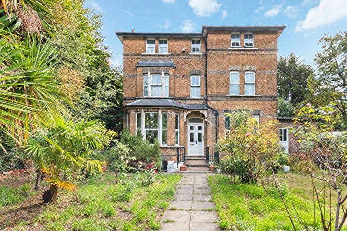 2 Bedroom Flat To Rent In Arterberry Road, London, SW20