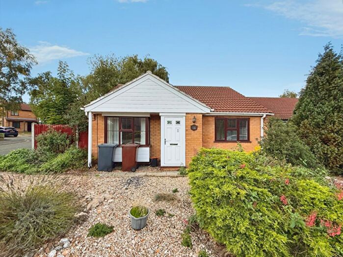 2 Bedroom Bungalow For Sale In Staffordshire Crescent, Lincoln, Lincolnshire, LN6