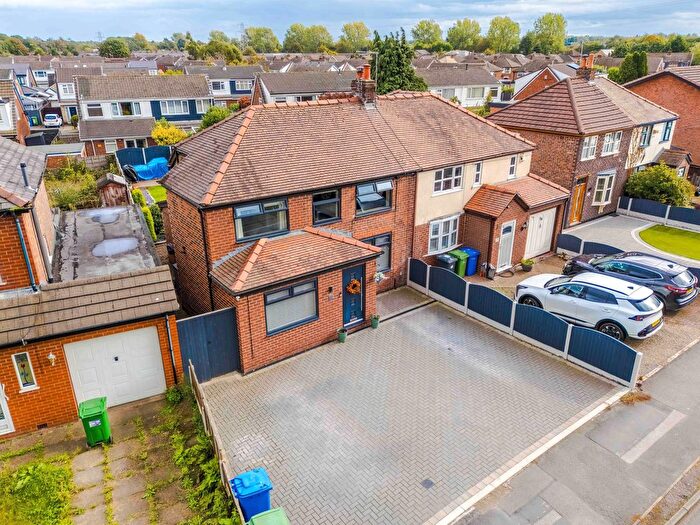 3 Bedroom Semi-Detached House For Sale In Dam Lane, Woolston, WA1